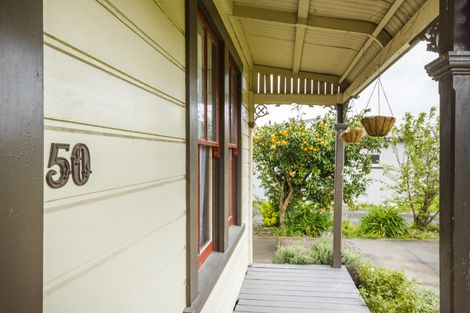 Photo of property in 8 Winston Avenue, Hokowhitu, Palmerston North, 4410