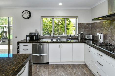 Photo of property in 4 Glasson Avenue, Flat Bush, Auckland, 2016