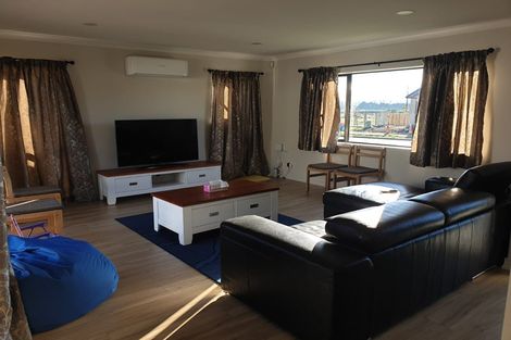 Photo of property in 32 Koroheke Road, Takanini, 2110