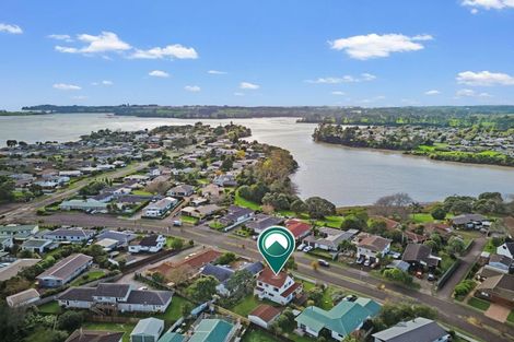 Photo of property in 14 Riverside Drive, Waiuku, 2123
