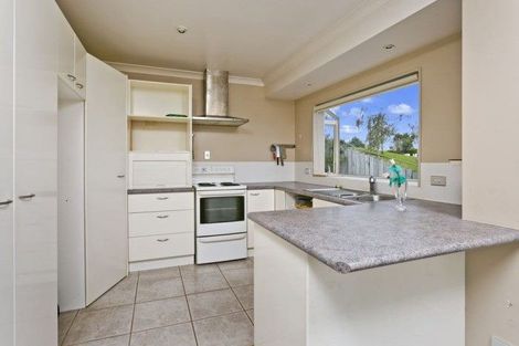 Photo of property in 2/22 Grenadine Place, Unsworth Heights, Auckland, 0632