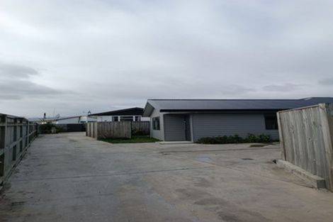 Photo of property in 22b Roberts Line, Kelvin Grove, Palmerston North, 4414