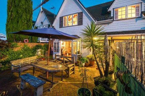 Photo of property in 2/23 Huia Road, Point Chevalier, Auckland, 1022