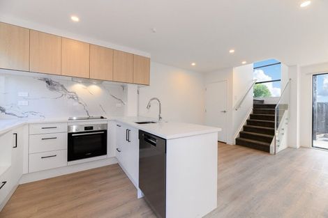 Photo of property in 5/60 Triangle Road, Massey, Auckland, 0614