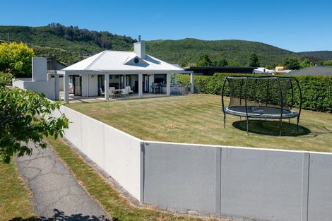 Photo of property in 1 Antonia Place, Kinloch, Taupo, 3377