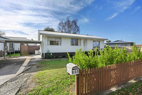 Photo of property in 392 Kahikatea Drive, Dinsdale, Hamilton, 3204