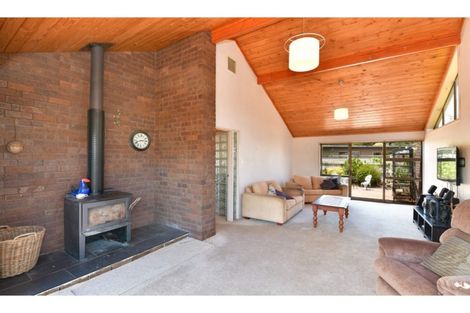 Photo of property in 32 Walton Street, Red Beach, 0932