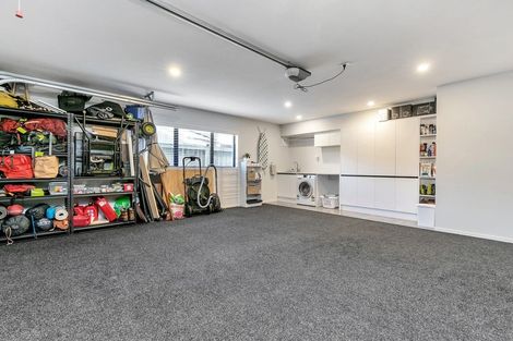 Photo of property in 29 Bernleigh Terrace, West Harbour, Auckland, 0618