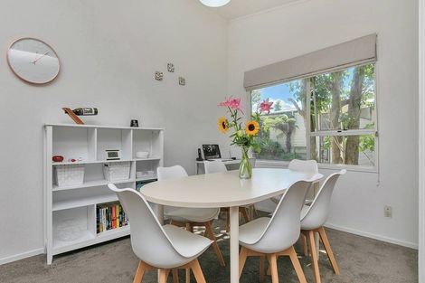 Photo of property in 10 Regency Place, Sunnynook, Auckland, 0632