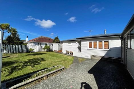 Photo of property in 19 Koromiko Street, New Lynn, Auckland, 0600
