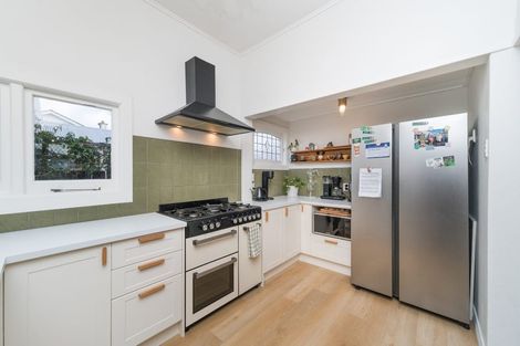 Photo of property in 103 Featherston Street, Takaro, Palmerston North, 4412
