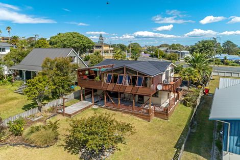 Photo of property in 1394 Whangaparaoa Road, Army Bay, Whangaparaoa, 0930