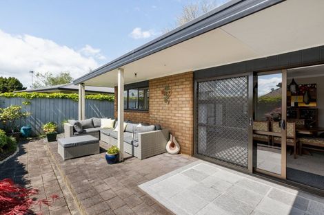 Photo of property in 2 Warwick Avenue, St Andrews, Hamilton, 3200