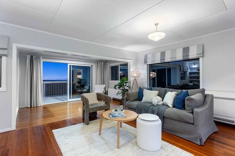 Photo of property in 27 Kotare Street, Waikanae, 5036