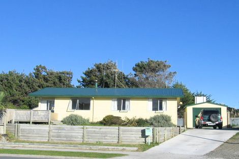 Photo of property in 10 Caughley Place, Otaki Beach, Otaki, 5512