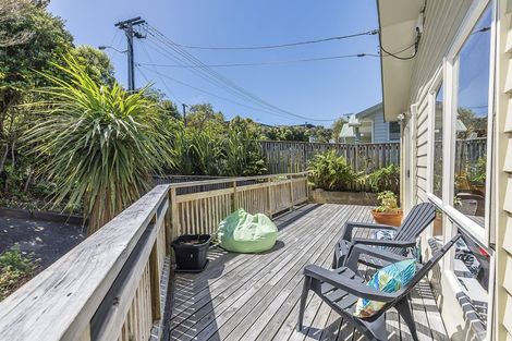 Photo of property in 2 Corlett Road, Plimmerton, Porirua, 5026