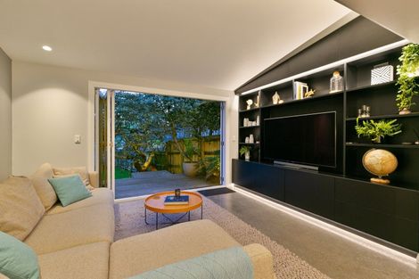 Photo of property in 538 Broadway, Strathmore Park, Wellington, 6022