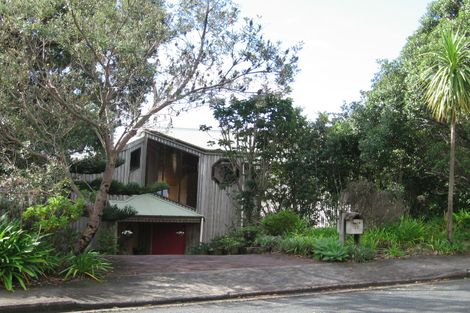 Photo of property in 23 Chelverton Terrace, Red Beach, 0932