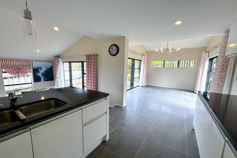 Photo of property in 21 Namsan Close, Fairview Heights, Auckland, 0632