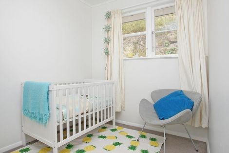 Photo of property in 104 Ruskin Road, Newlands, Wellington, 6037