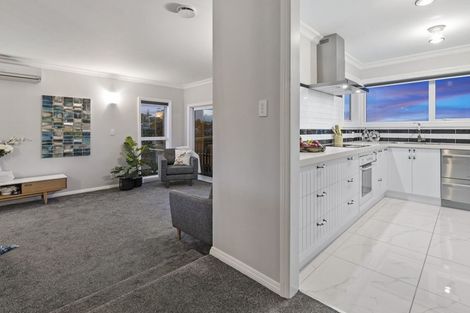 Photo of property in 2/52 Maxwelton Drive, Mairangi Bay, Auckland, 0630