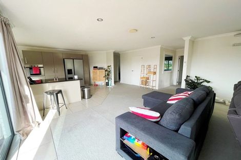Photo of property in 6 Mcwhirters Farm Lane, Massey, Auckland, 0614