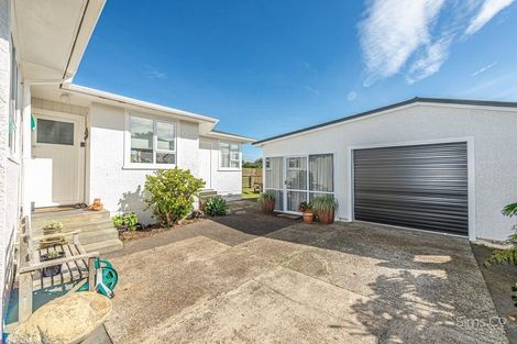Photo of property in 34 Selwyn Crescent, College Estate, Whanganui, 4500