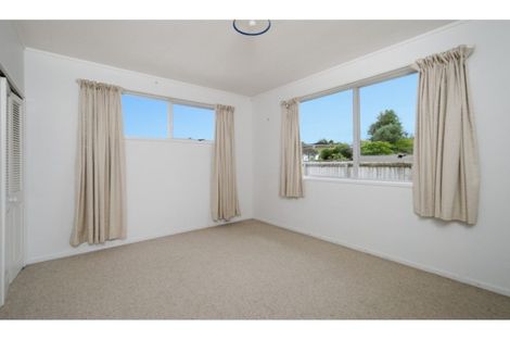 Photo of property in 22 Vina Place, Massey, Auckland, 0614