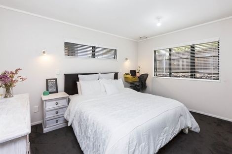 Photo of property in 5 Gloucester Street, Silverstream, Upper Hutt, 5019