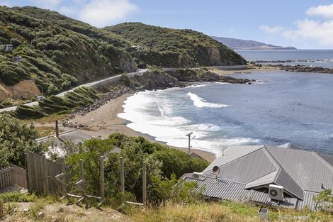 Photo of property in 98a The Esplanade, Houghton Bay, Wellington, 6023