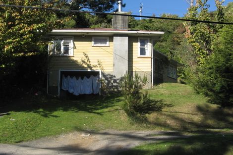Photo of property in 10 Manor Drive, Stokes Valley, Lower Hutt, 5019
