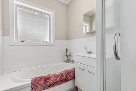 Photo of property in 15 Howden Street, Waiuku, 2123