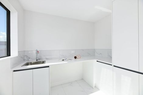 Photo of property in 5 Eric Gifford Drive, Ranui, Auckland, 0612