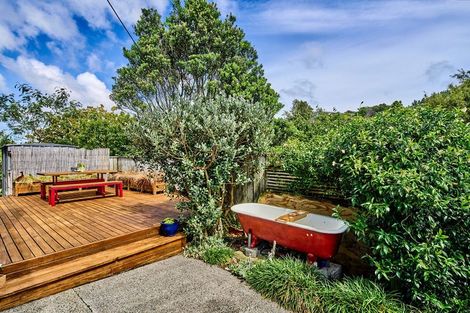 Photo of property in 35 Lincoln Avenue, Tawa, Wellington, 5028