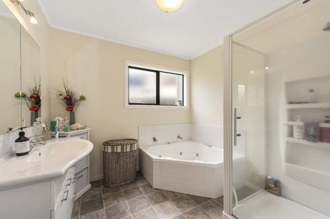 Photo of property in 27 Northview Lane, Nawton, Hamilton, 3200