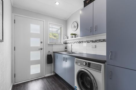 Photo of property in 61 Robbies Road, Shelly Park, Auckland, 2014