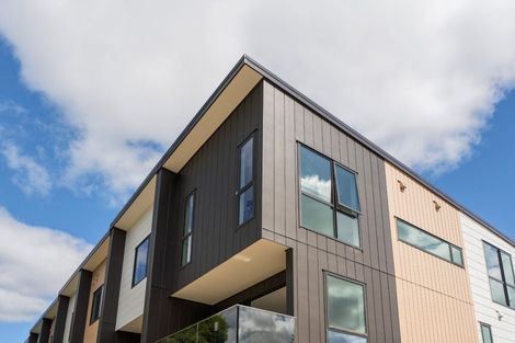 Photo of property in 1/12 South Pacific Place, Henderson, Auckland, 0612