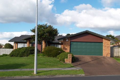 Photo of property in 72 Bob Charles Drive, Golflands, Auckland, 2013
