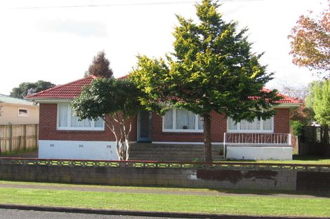 Photo of property in 45 Yeovil Road, Te Atatu Peninsula, Auckland, 0610