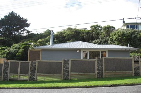 Photo of property in 62 Kenmore Street, Newlands, Wellington, 6037