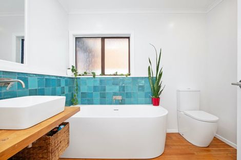 Photo of property in 47 Kiriwai Road, Paremata, Porirua, 5024