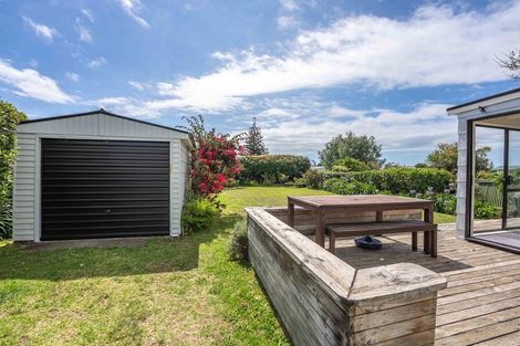 Photo of property in 13 Atua Street, Waikanae Beach, Waikanae, 5036