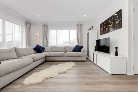 Photo of property in 21 Whareatua Avenue, Takanini, 2112