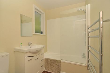 Photo of property in 35 Beacon Hill Road, Strathmore Park, Wellington, 6022