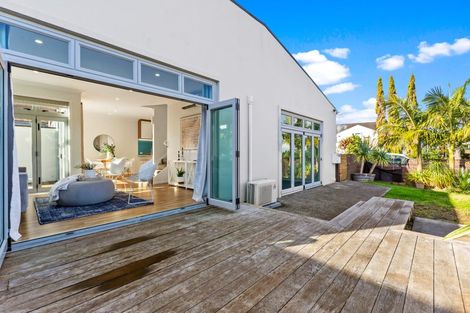 Photo of property in 11f Clearwater Cove, West Harbour, Auckland, 0618
