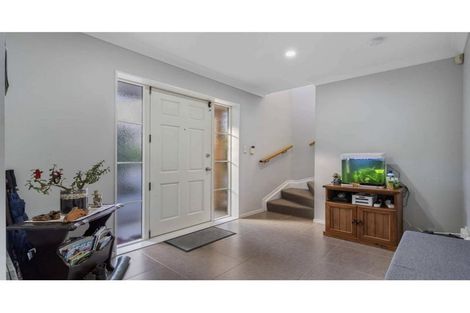 Photo of property in 8a Grassways Avenue, Pakuranga, Auckland, 2010