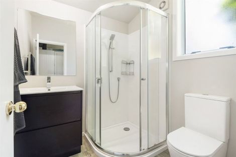 Photo of property in 2 Phillip Parade, Forrest Hill, Auckland, 0620