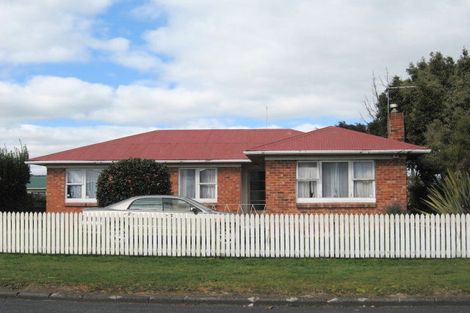 Photo of property in 4 Rollerson Street, Papakura, 2110