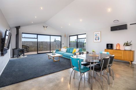 Photo of property in 8a Aderman Place, Hurworth, New Plymouth, 4310