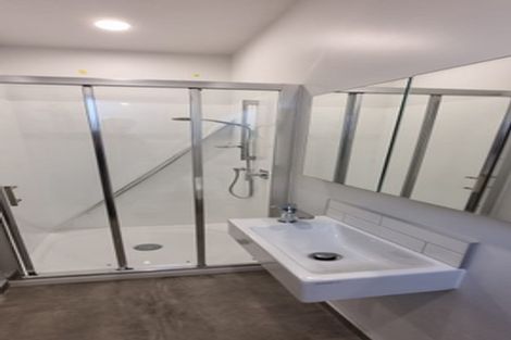 Photo of property in 131 Kelburn Parade, Kelburn, Wellington, 6012